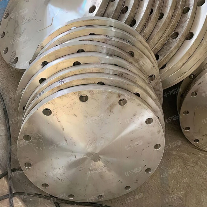 Blind plates for pressure vessels