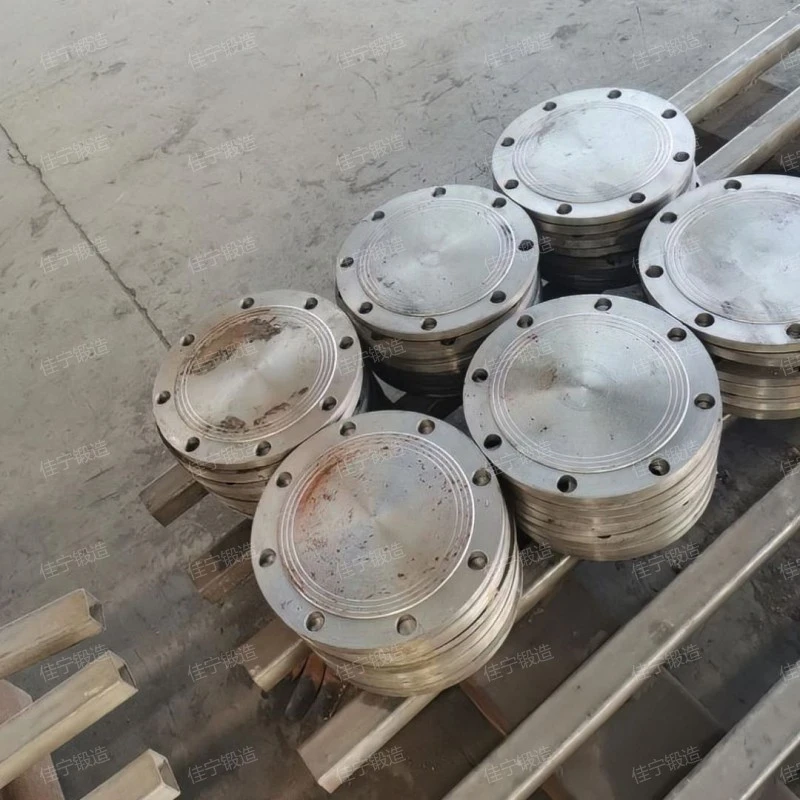 Free forging of round cake