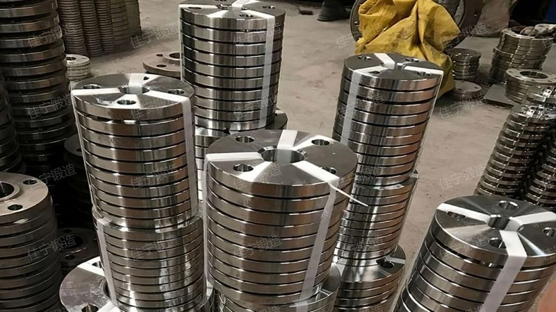 Air duct with flange
