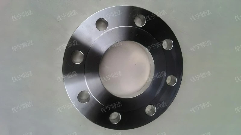 Wind turbine tower flange ring