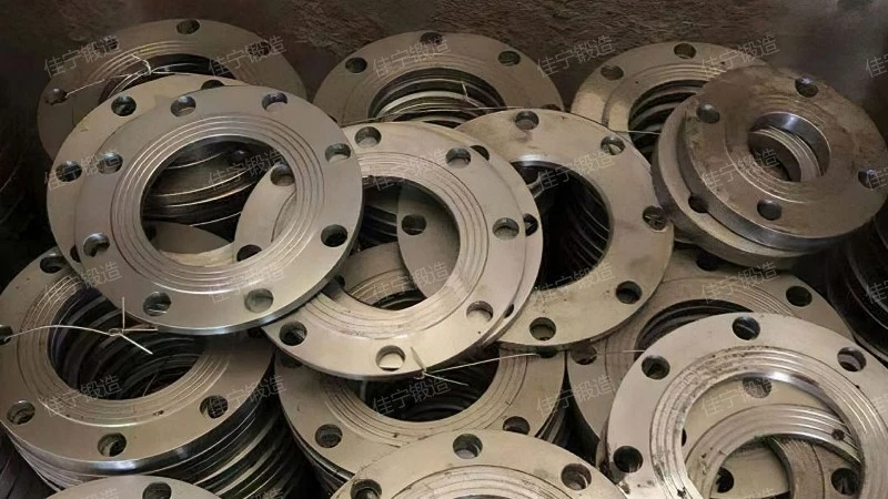 Insulation pipe flange
