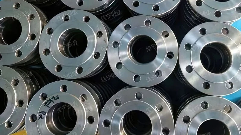 Wind turbine tower flange cover