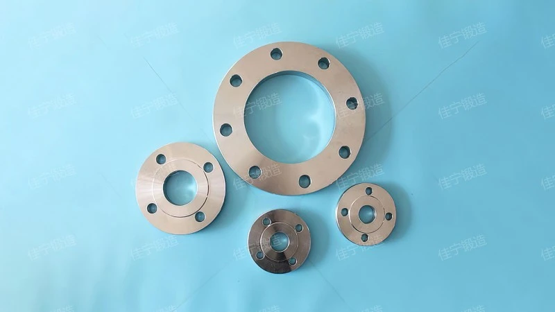 Air duct with flange